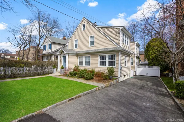 $12,000 | 225 Larchmont Avenue, Larchmont, NY 10538