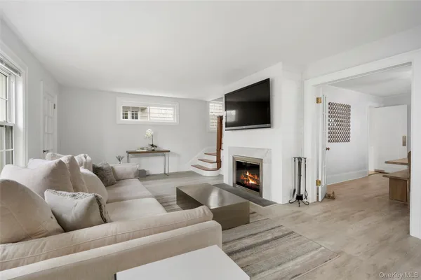 $12,000 | 225 Larchmont Avenue, Larchmont, NY 10538