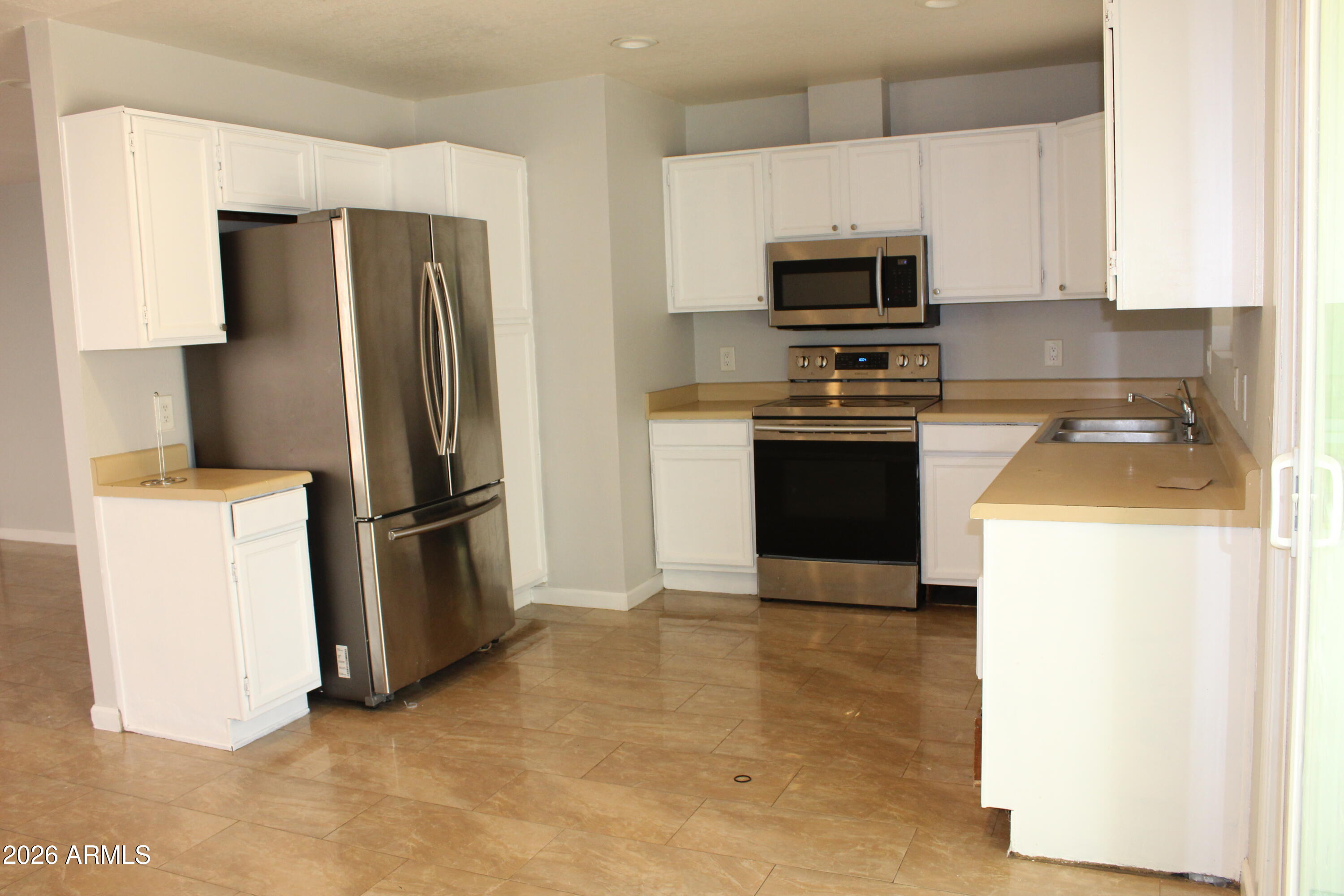 1511 East Fremont Road Phoenix, AZ 85042 - Photo 7 of 12 IMG_5367