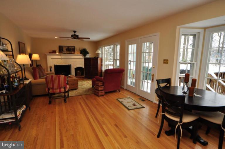 11604 Deer Forest Road Reston, VA 20194 - Photo 20 of 22 Breakfast and Family Room