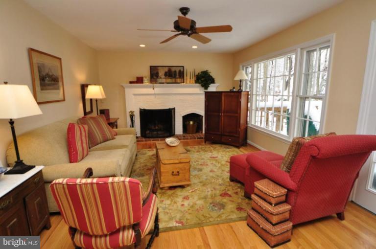11604 Deer Forest Road Reston, VA 20194 - Photo 5 of 22 Family Room off Kitchen with Hardwood Flooring