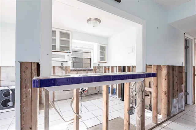 a view of livingroom with furniture