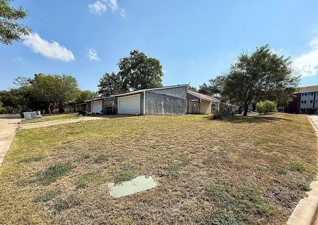 $228,900 | 2401 Memorial Drive, Bryan, TX 77802