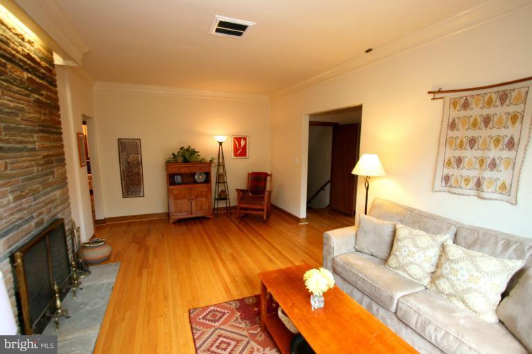 1457 Northgate Road Northwest Washington, DC 20012 - Photo 2 of 26 Living Room
