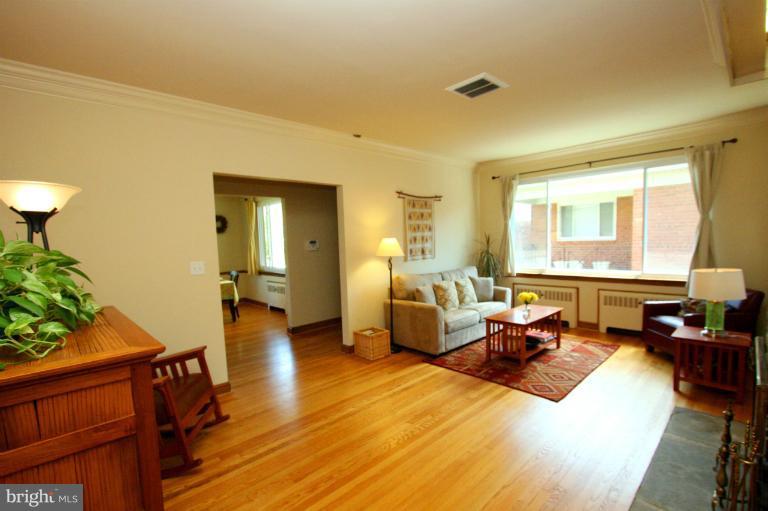 1457 Northgate Road Northwest Washington, DC 20012 - Photo 12 of 26 Living Room