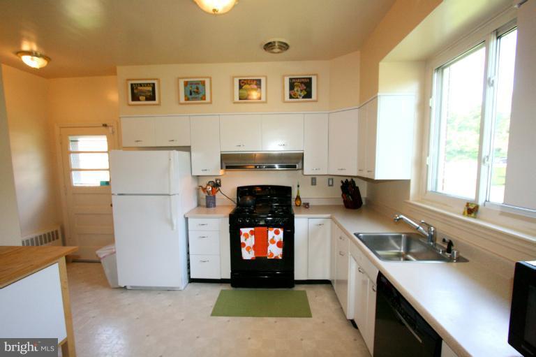 1457 Northgate Road Northwest Washington, DC 20012 - Photo 5 of 26 Kitchen