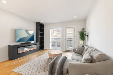 $575,000 | 1705 South Jefferson Street, Unit 1N, Chicago, IL 60616