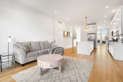 $575,000 | 1705 South Jefferson Street, Unit 1N, Chicago, IL 60616