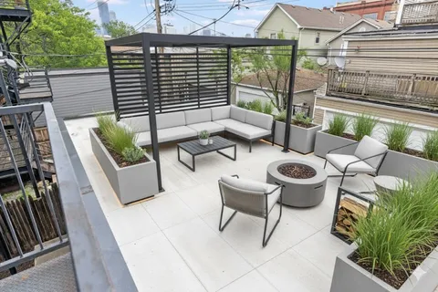 $575,000 | 1705 South Jefferson Street, Unit 1N, Chicago, IL 60616