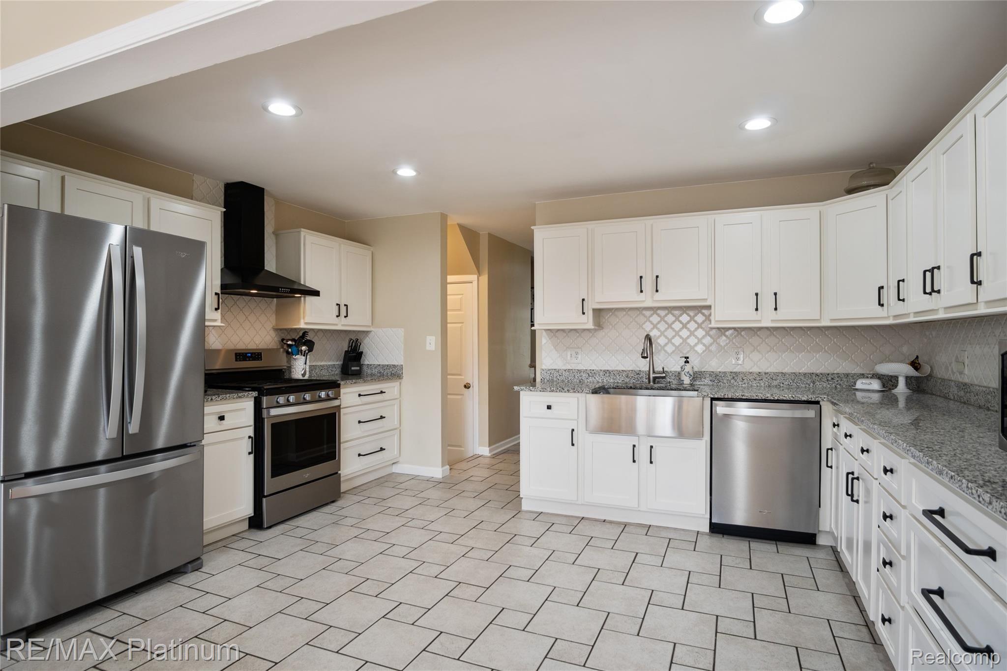 624 Reed Court Northville, MI 48167 - Photo 4 of 19 5.jpg