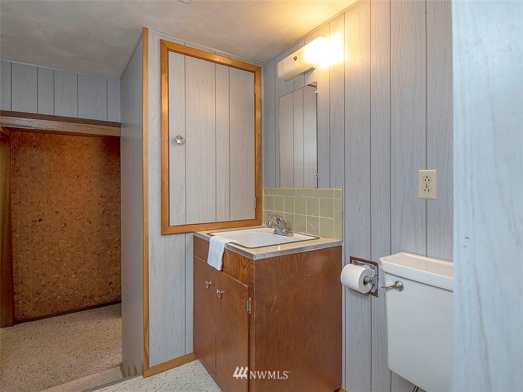 17371 Southeast 133rd Street Renton, WA 98059 - Photo 12 of 22 a bathroom with a granite countertop sink and mirror