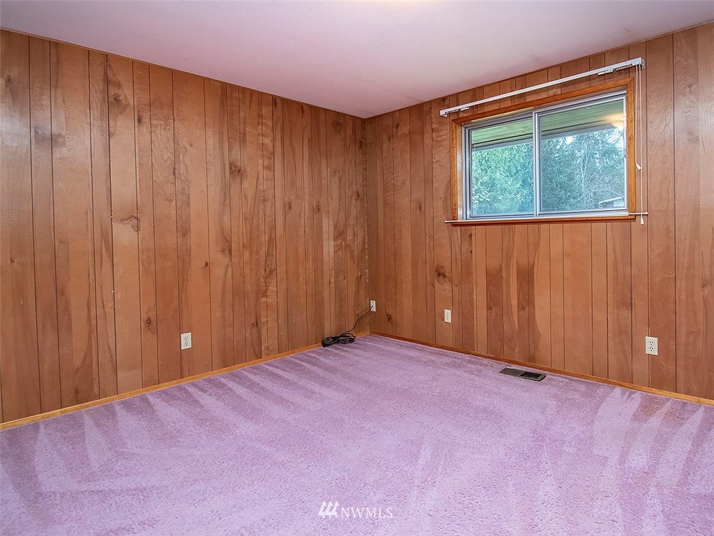 17371 Southeast 133rd Street Renton, WA 98059 - Photo 13 of 22 an empty room with a window