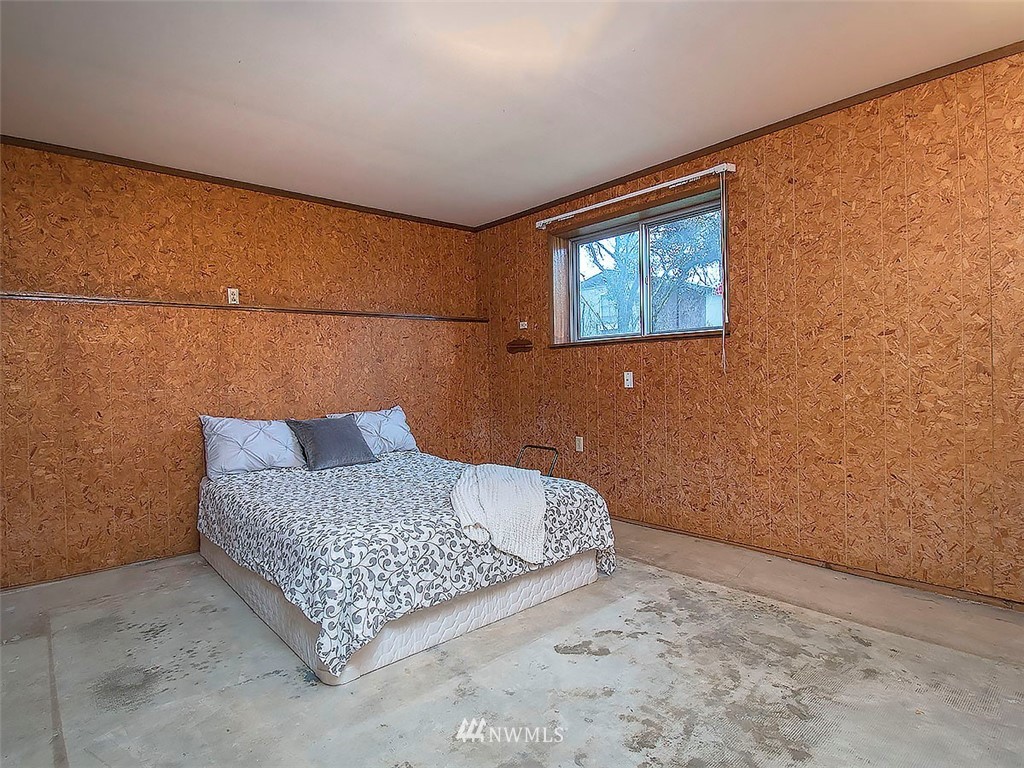 17371 Southeast 133rd Street Renton, WA 98059 - Photo 14 of 22 a bedroom with a bed and a wall painting