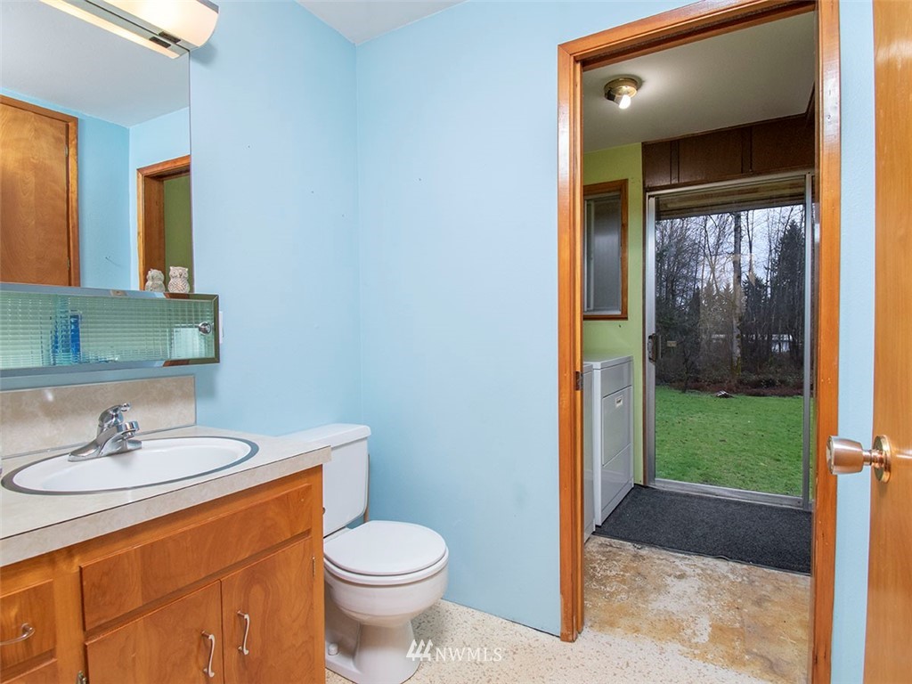 17371 Southeast 133rd Street Renton, WA 98059 - Photo 16 of 22 a bathroom with a toilet a sink and a mirror