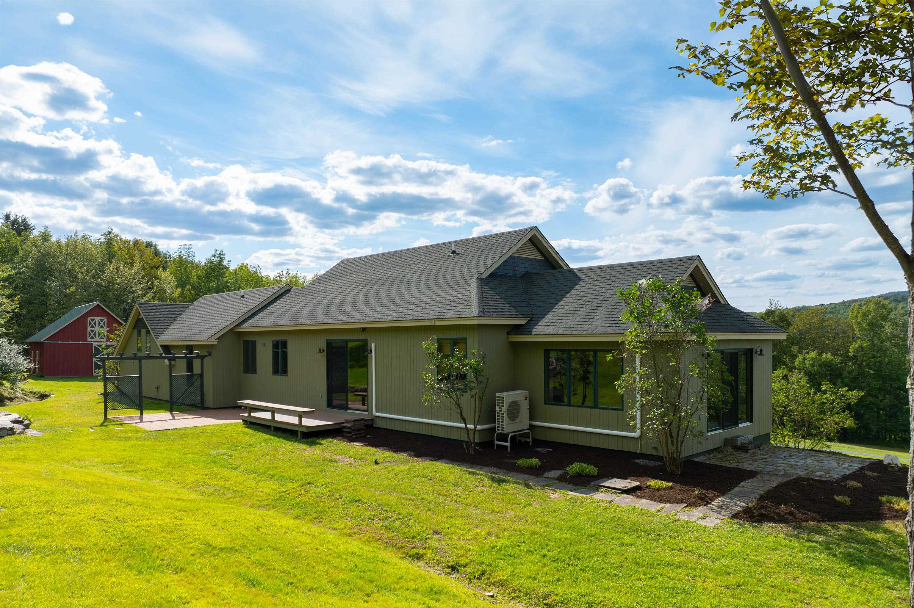 411 Wood Road Hartford, VT 05059 - Photo 9 of 60
