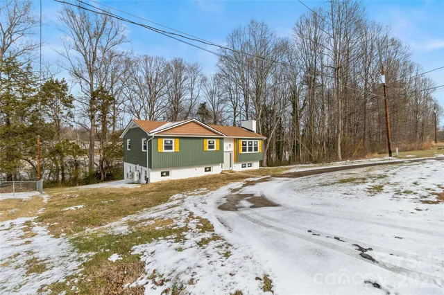 $374,900 | 2474 Cedar Valley Drive, Conover, NC 28613