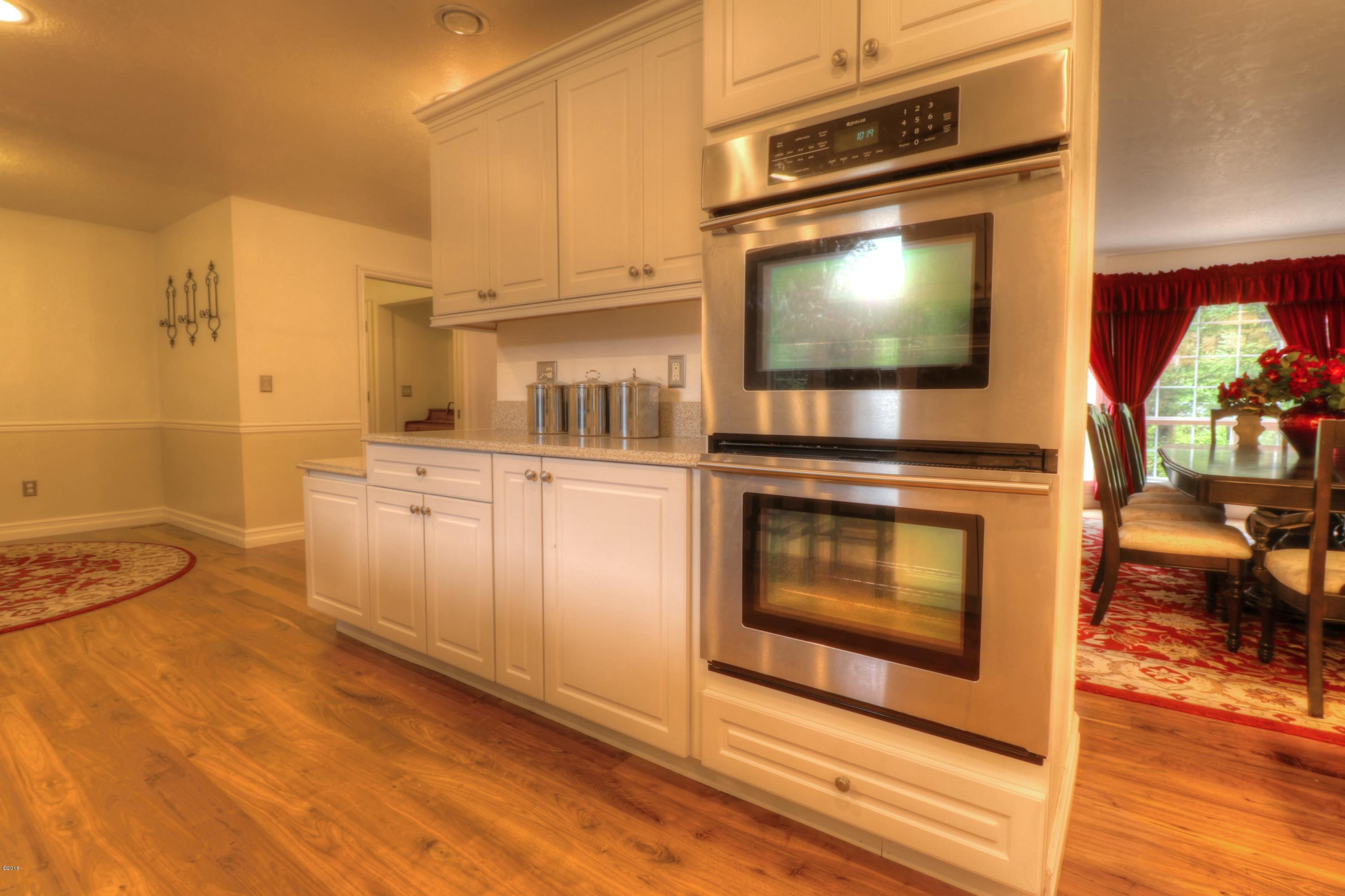 9775 Southeast Cedar Street South Beach, OR 97366 - Photo 10 of 33 Kitchen 4