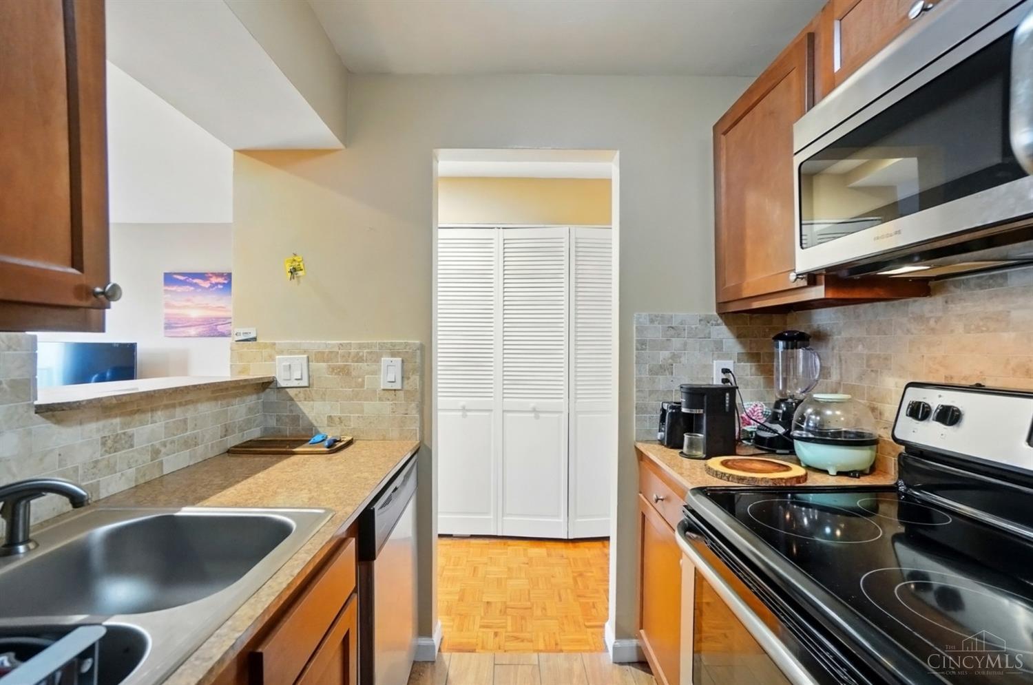 1815 William Howard Taft Road, Unit 702 Cincinnati, OH 45206 - Photo 17 of 35
