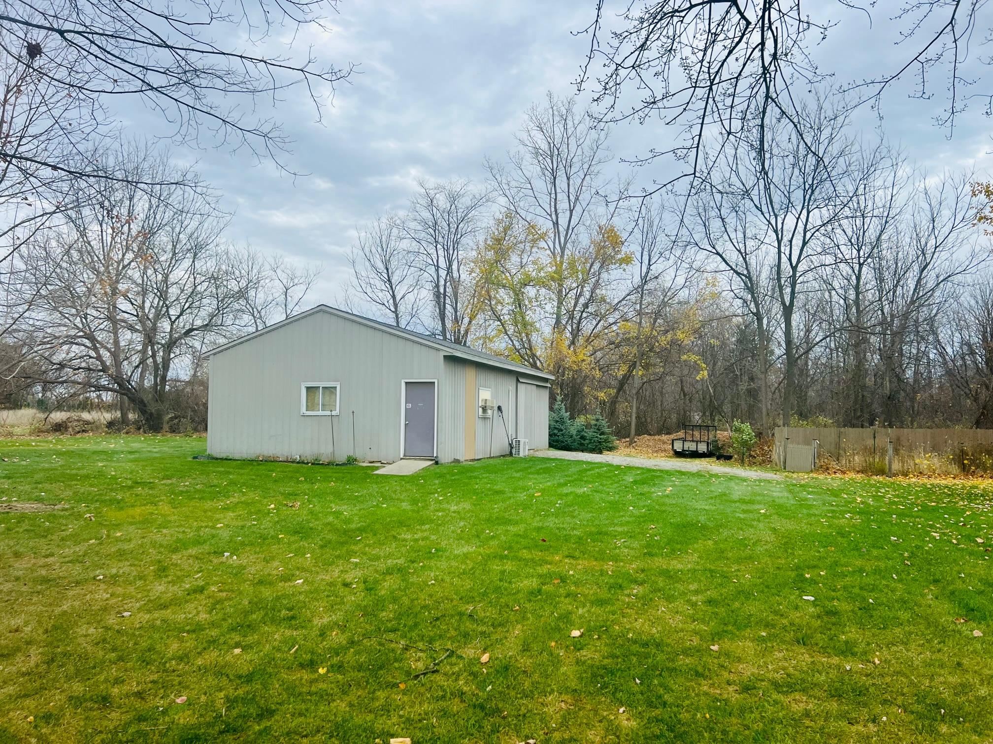 3390 East Rolston Road Fenton, MI 48430 - Photo 10 of 18 50095432-9.JPG