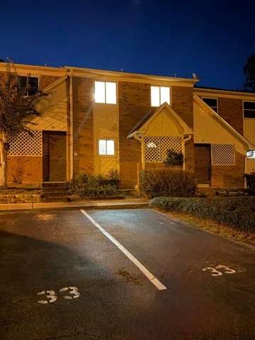 $2,050 | 3207 Shamrock Street East, Unit 33, Tallahassee, FL 32309