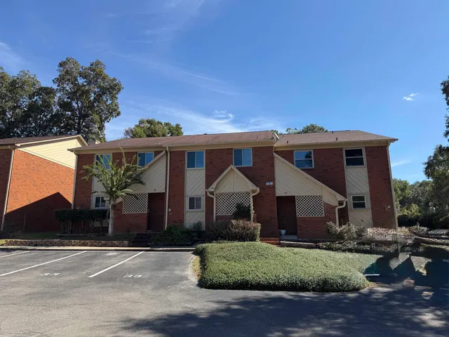 $2,050 | 3207 Shamrock Street East, Unit 33, Tallahassee, FL 32309