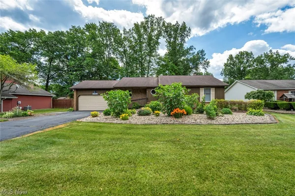 $229,900 | 2608 Pine Oak Court, Niles, OH 44446