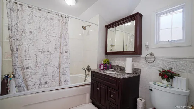 $950,000 | 94-16 215th Place | Queens Village