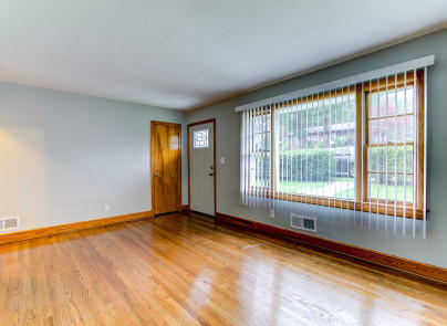 1095 Glenn Ridge Road Northwest Roanoke, VA 24017 - Photo 4 of 24 1F5899B1-0781-4AE6-B39E-B558597C5C89