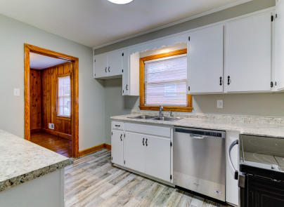 1095 Glenn Ridge Road Northwest Roanoke, VA 24017 - Photo 8 of 24 C40A1019-9F88-42E7-A393-D38AE9B1946C
