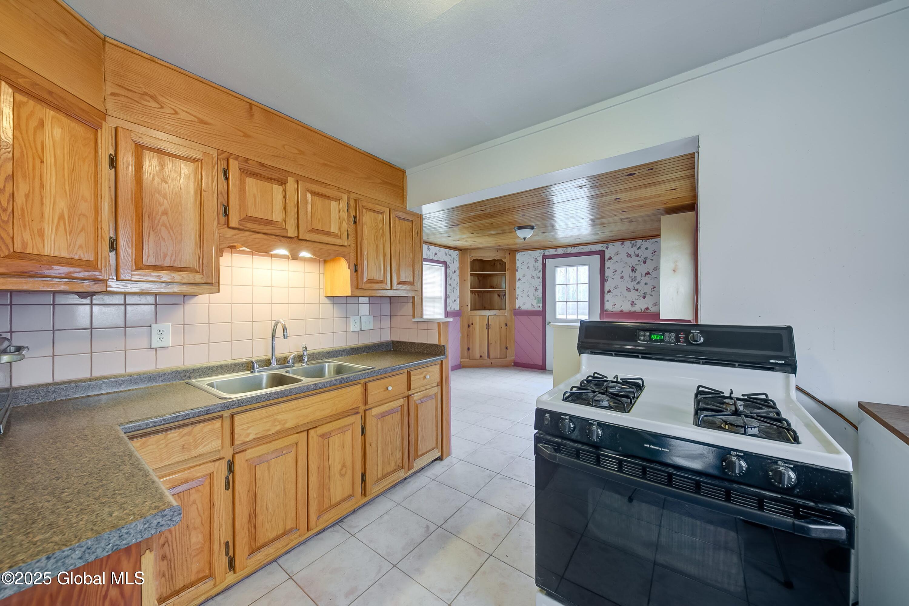 147 Parker Hall Road Kinderhook, NY 12130 - Photo 11 of 39 147 Park Hall-21