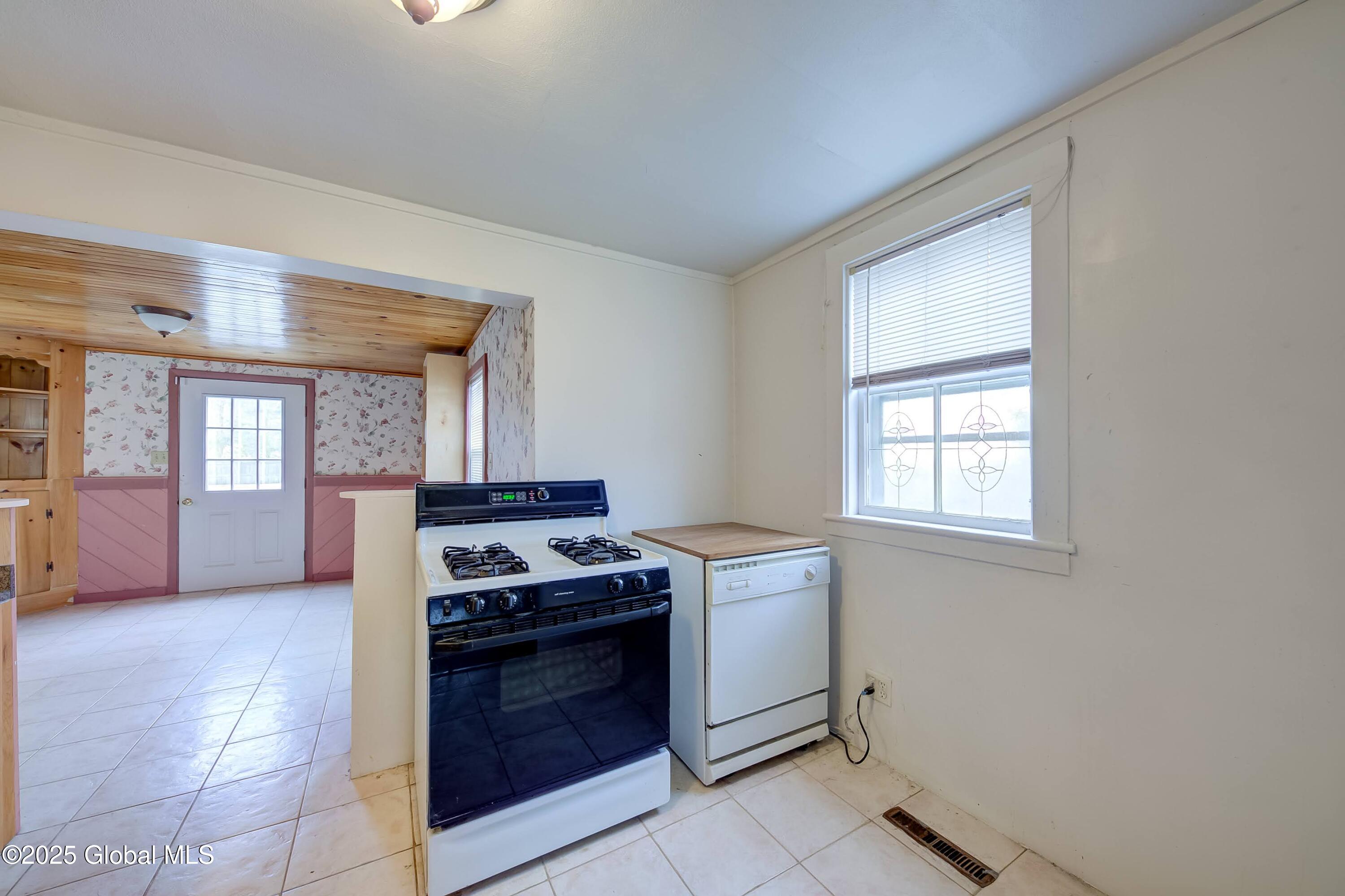 147 Parker Hall Road Kinderhook, NY 12130 - Photo 12 of 39 147 Park Hall-22