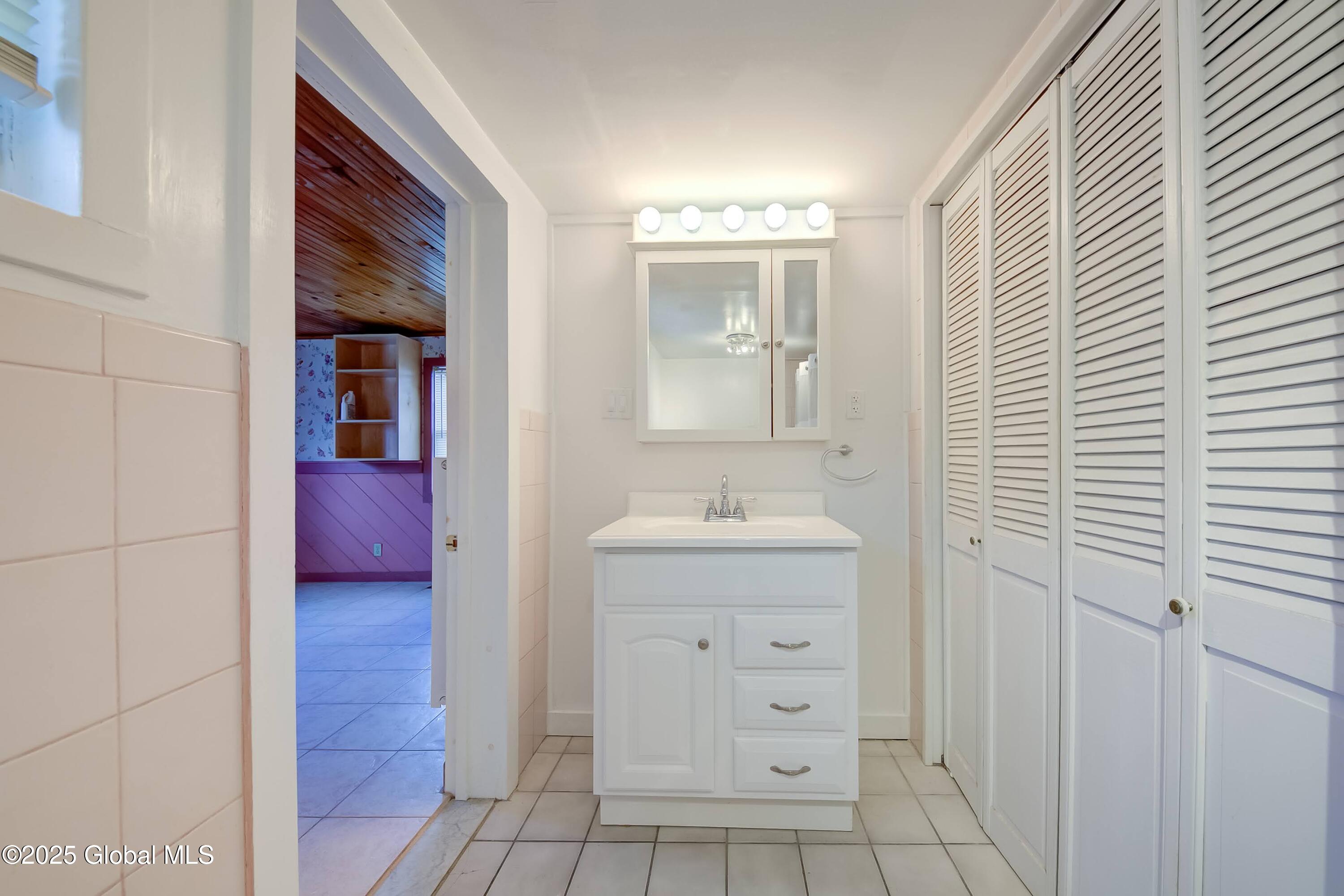 147 Parker Hall Road Kinderhook, NY 12130 - Photo 15 of 39 147 Park Hall-27