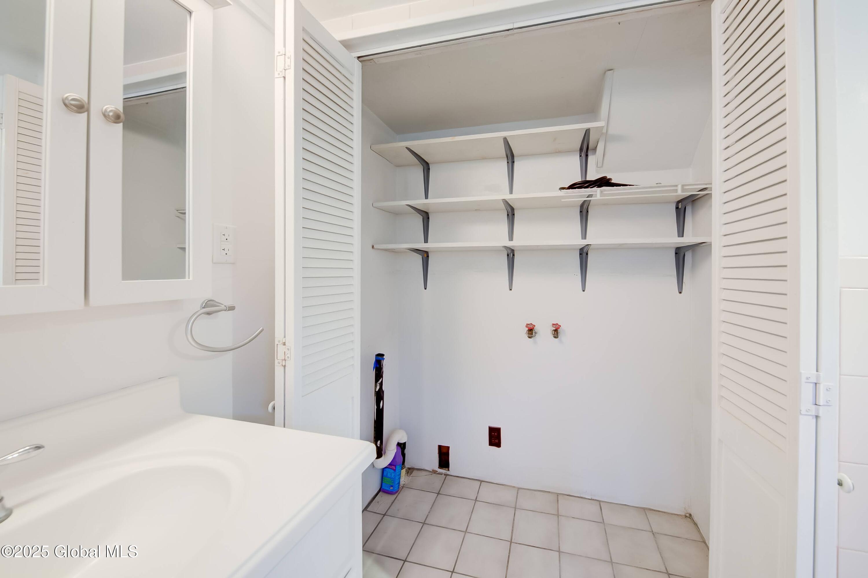 147 Parker Hall Road Kinderhook, NY 12130 - Photo 16 of 39 147 Park Hall-29