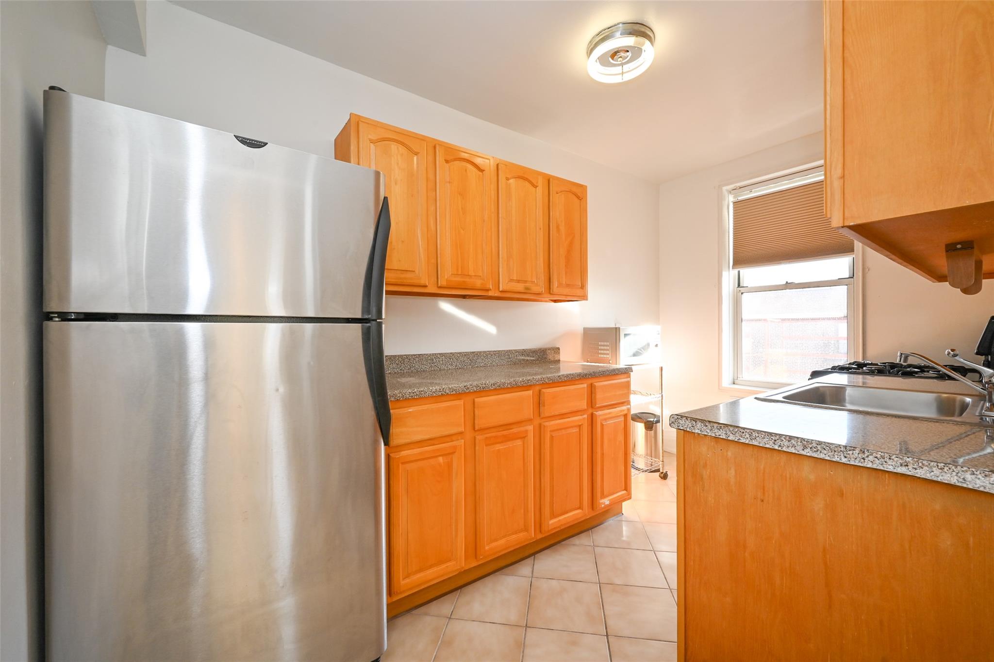 6535 Broadway, Unit 6A Bronx, NY 10471 - Photo 11 of 26 Bright and functional eat-in kitchen