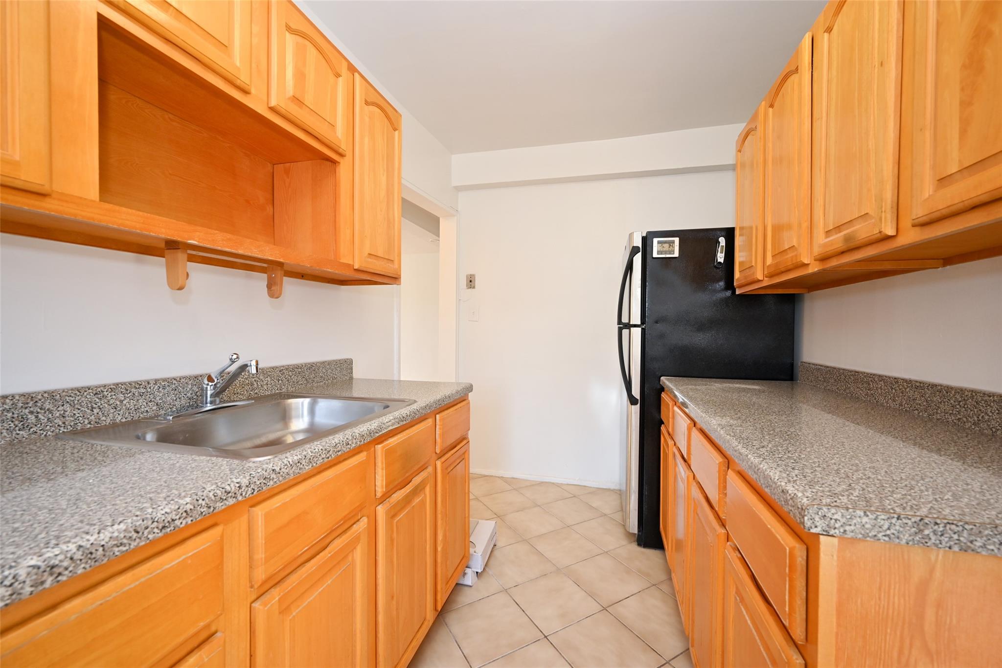 6535 Broadway, Unit 6A Bronx, NY 10471 - Photo 12 of 26 Bright and functional eat-in kitchen