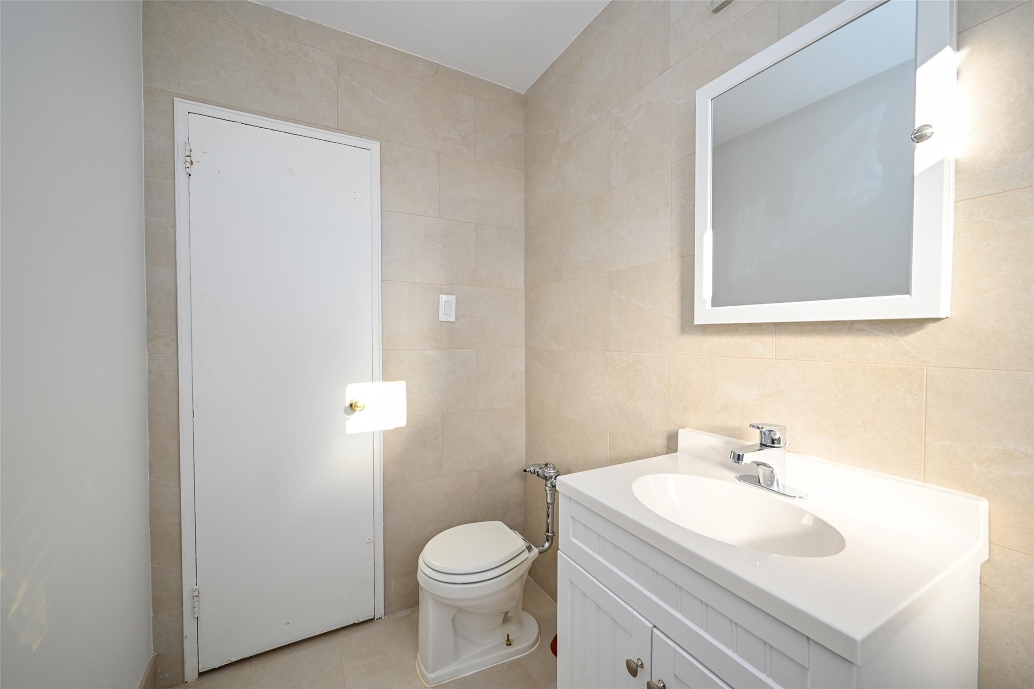 6535 Broadway, Unit 6A Bronx, NY 10471 - Photo 15 of 26 Remodeled bathroom