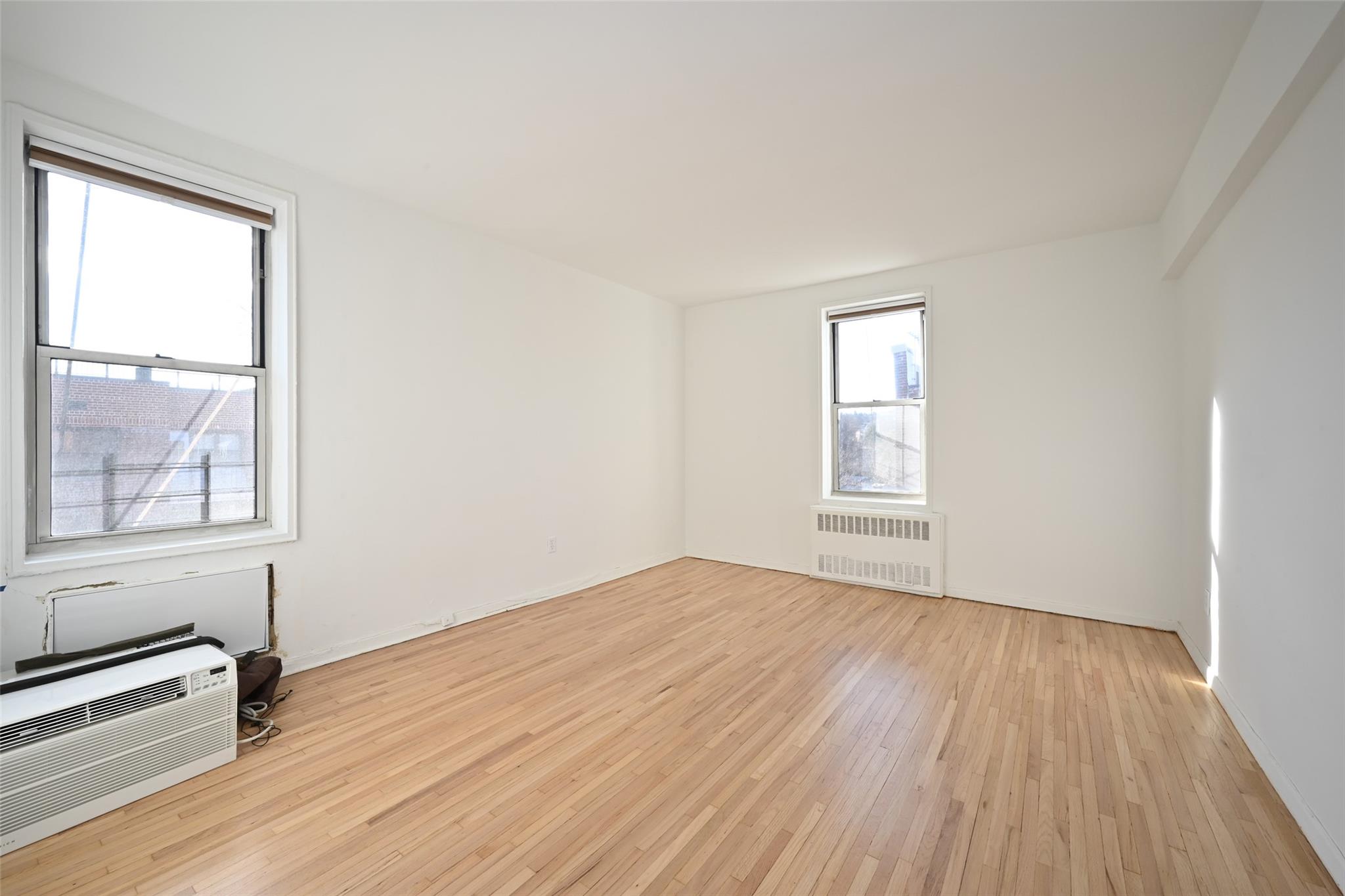 6535 Broadway, Unit 6A Bronx, NY 10471 - Photo 16 of 26 Spacious & well-lite bedroom with closets