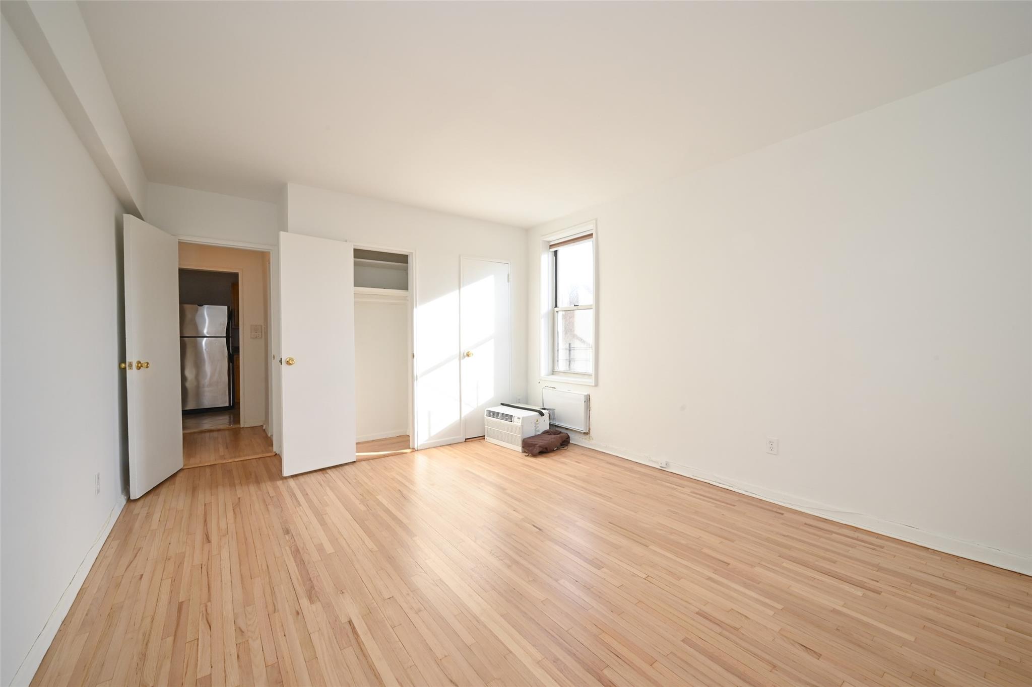 6535 Broadway, Unit 6A Bronx, NY 10471 - Photo 17 of 26 Spacious & well-lite bedroom with closets