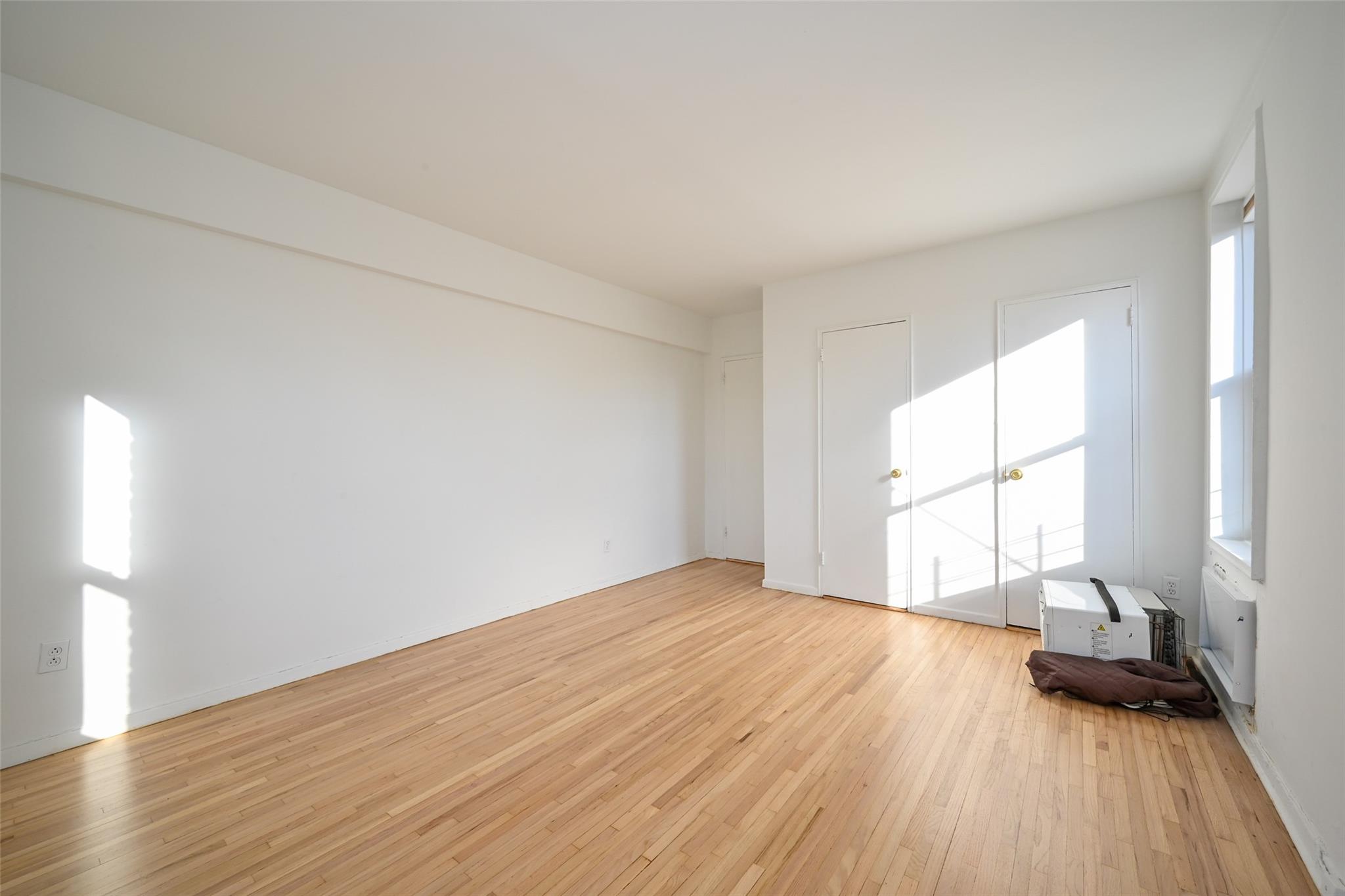6535 Broadway, Unit 6A Bronx, NY 10471 - Photo 18 of 26 Spacious & well-lite bedroom with closets