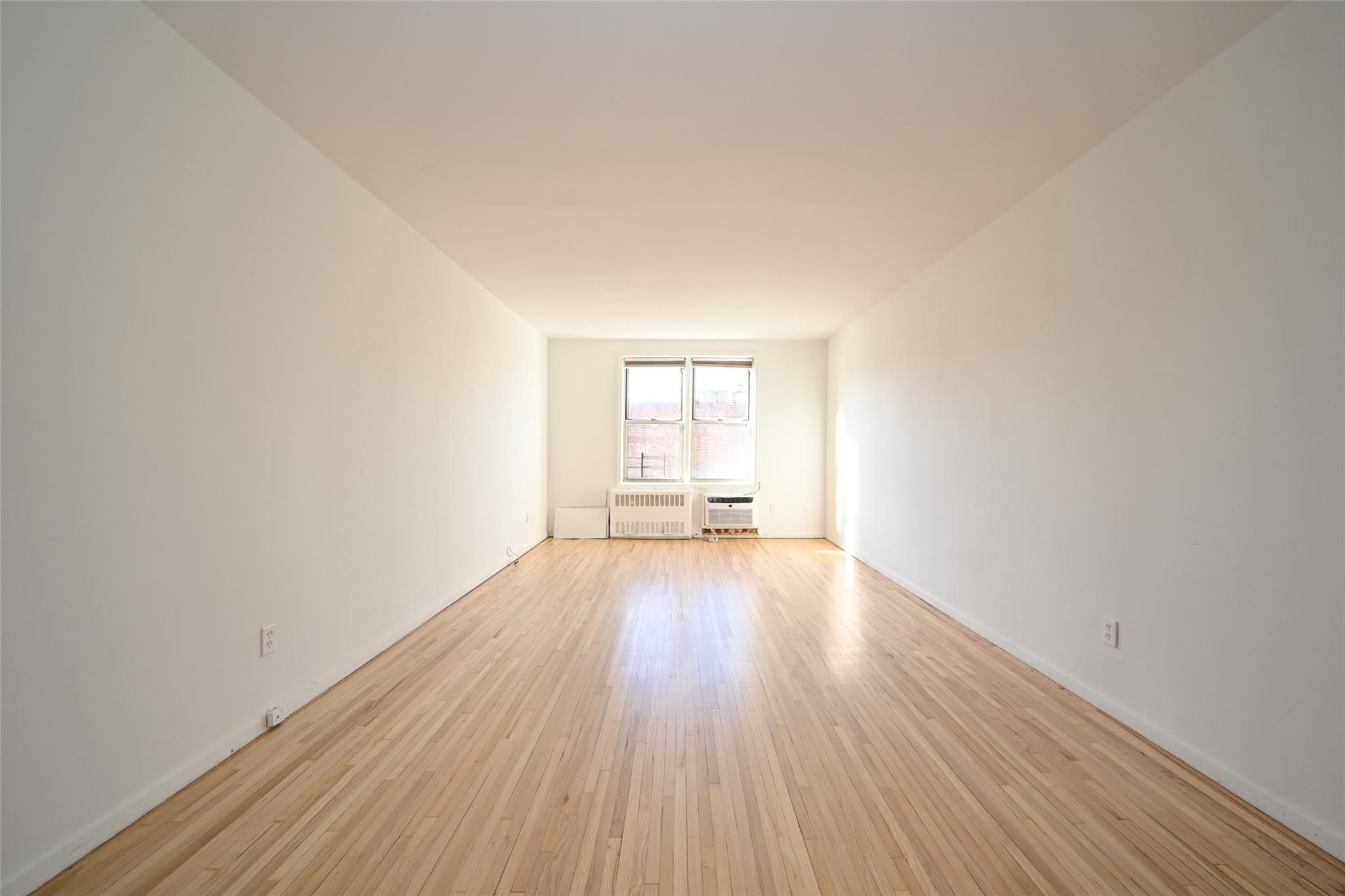 6535 Broadway, Unit 6A Bronx, NY 10471 - Photo 5 of 26 Spacious and well-lit living room with versatile dining nook