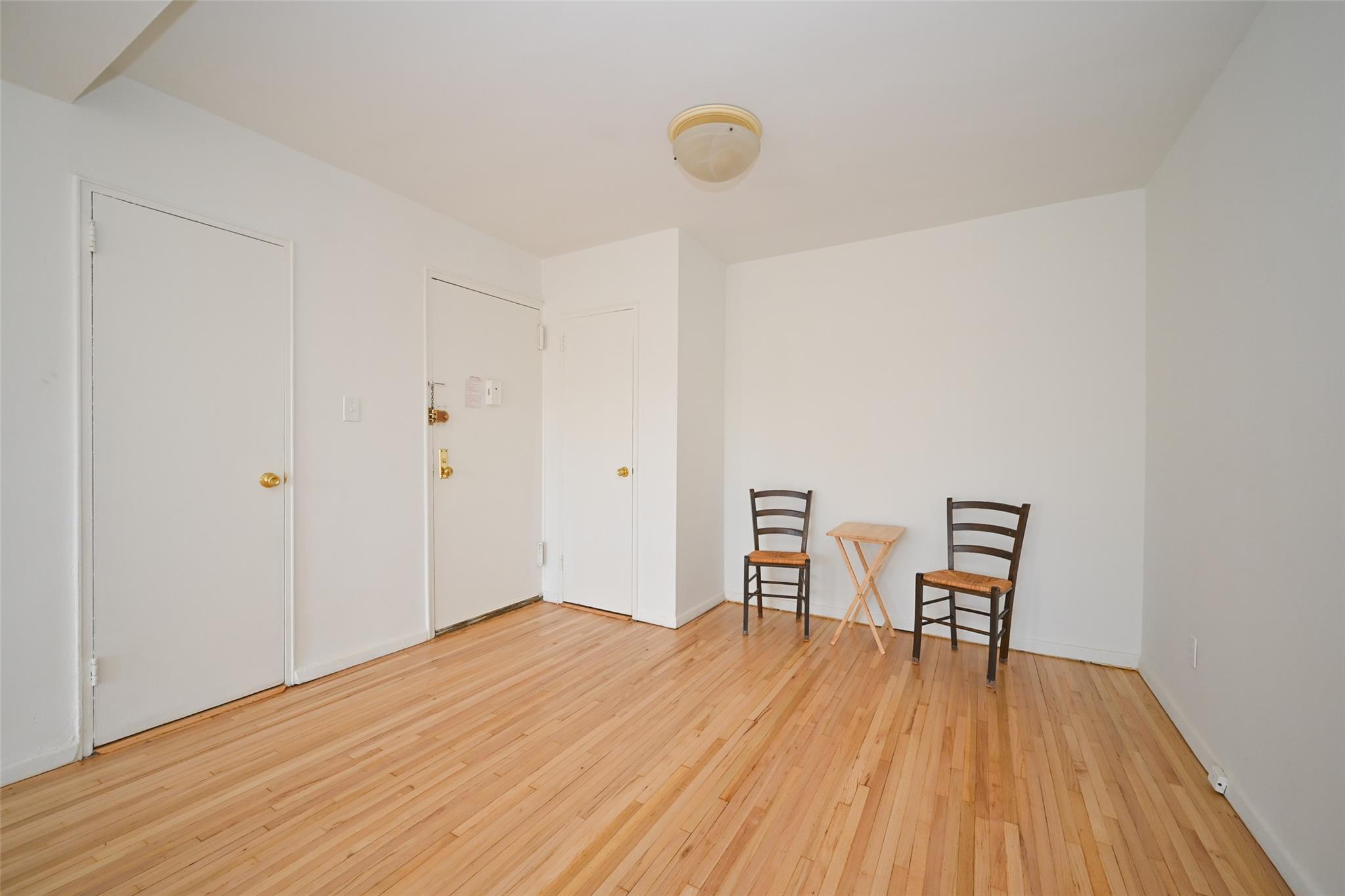 6535 Broadway, Unit 6A Bronx, NY 10471 - Photo 7 of 26 Spacious living room with versatile dining nook