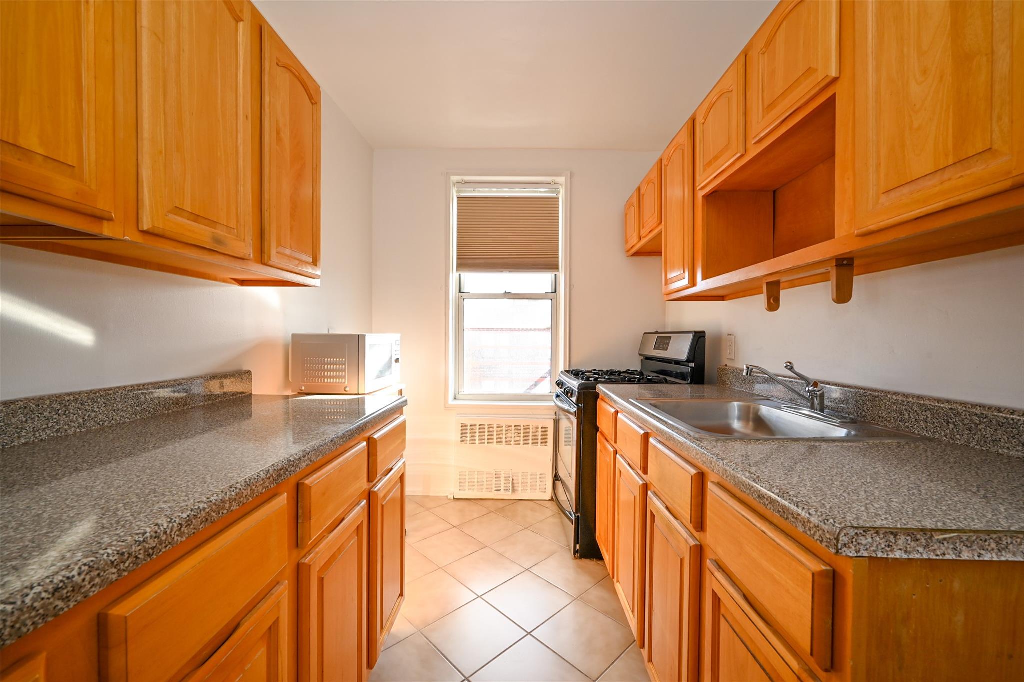 6535 Broadway, Unit 6A Bronx, NY 10471 - Photo 10 of 26 Bright and functional eat-in kitchen