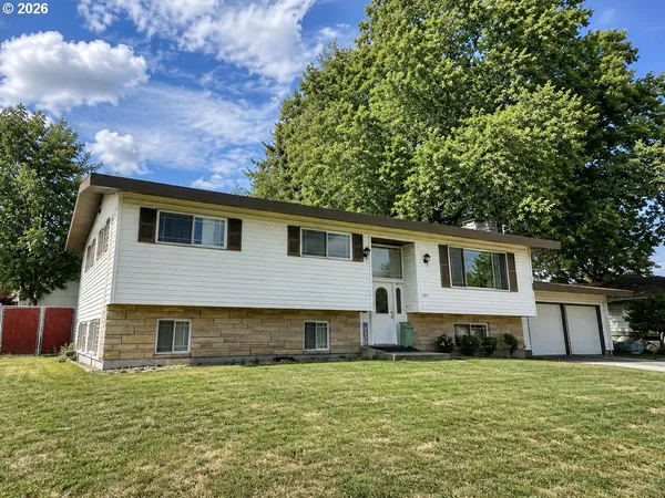 $600,000 | 1801 East Laurel Drive, Newberg, OR 97132