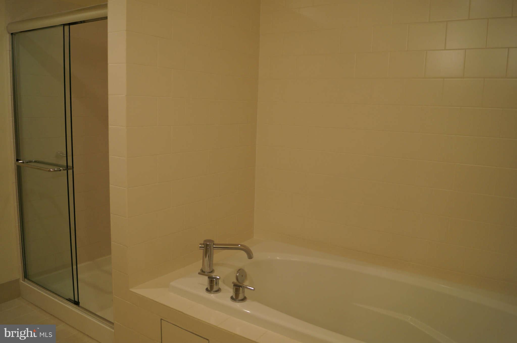 1200 Steuart Street, Unit 822 Baltimore, MD 21230 - Photo 9 of 30 a bathroom with a sink and a tub