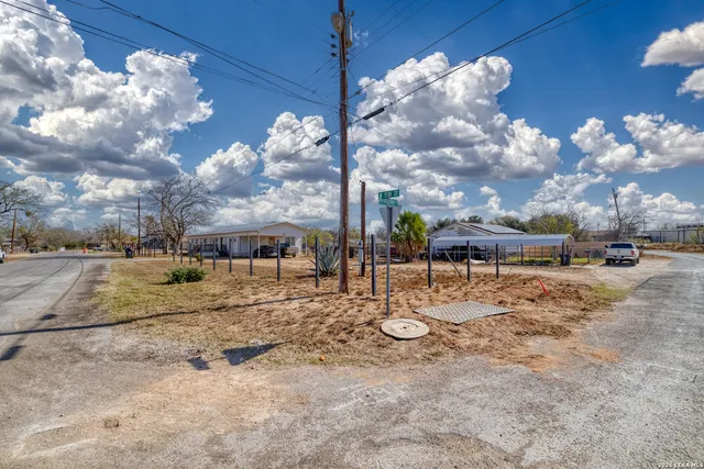 $140,000 | 303 North 19th Street, Carrizo Springs, TX 78834