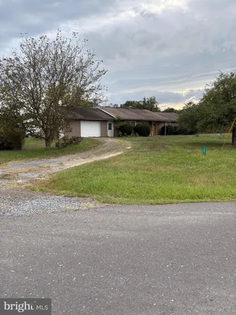 a view of a backyard with green space