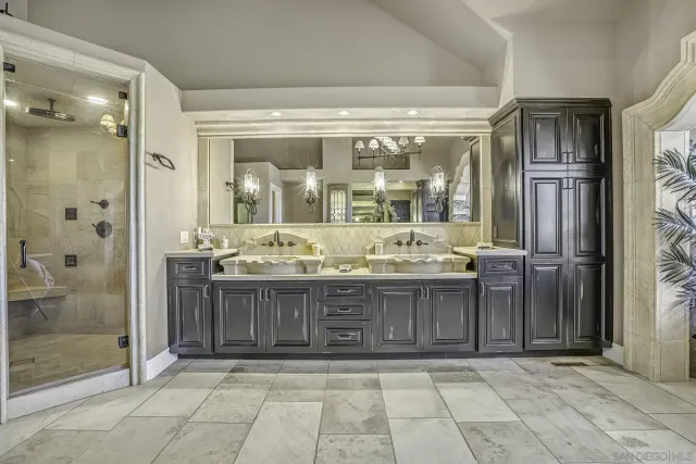 a view of statue in a yard