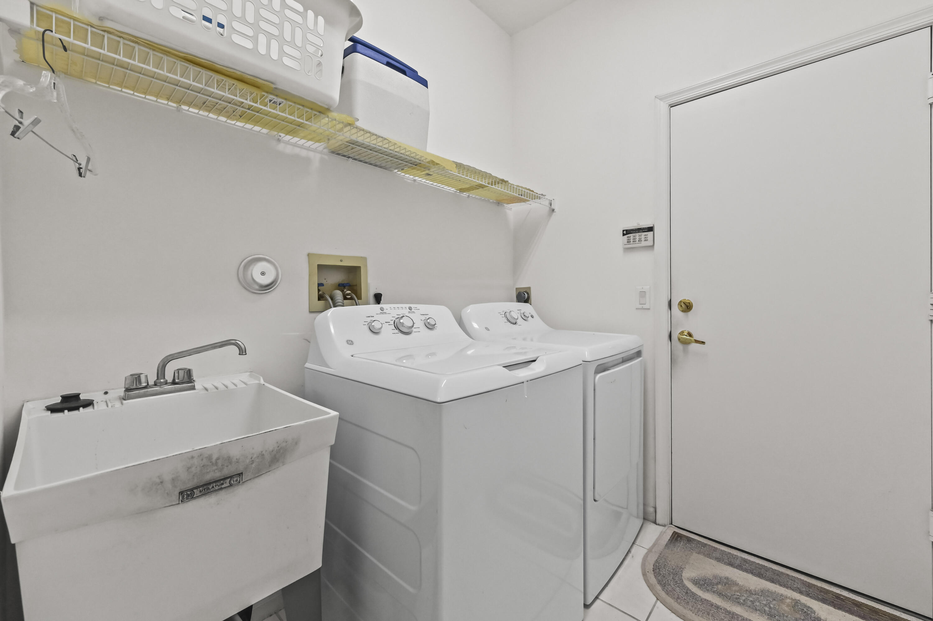 12697 Maypan Drive Boca Raton, FL 33428 - Photo 22 of 32 16 Laundry room 01