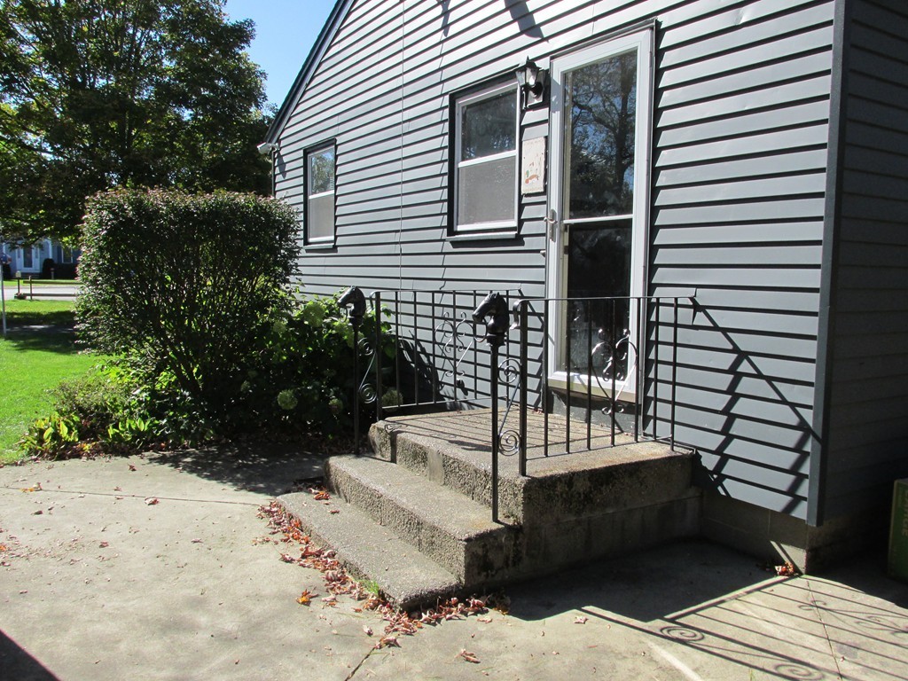 897 Main Street Wareham, MA 02571 - Photo 4 of 19 Gallery Image 4