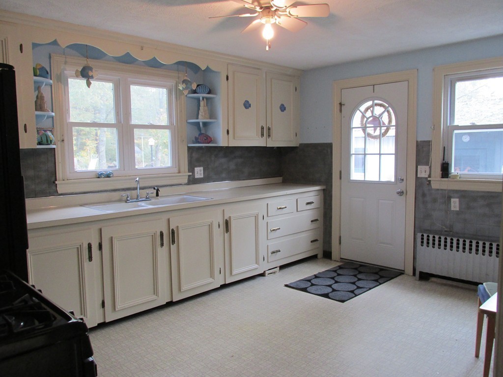 897 Main Street Wareham, MA 02571 - Photo 5 of 19 Gallery Image 5